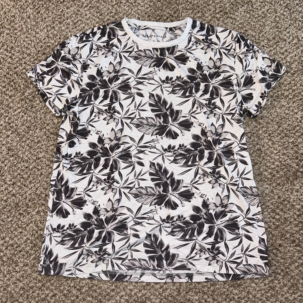Leaf Print Black/Grey T-Shirt - Aeropostale - Men’s L